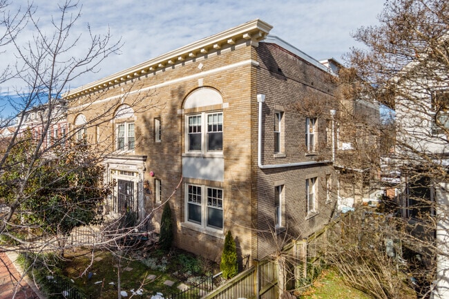 Photo - 1823 Newton St NW