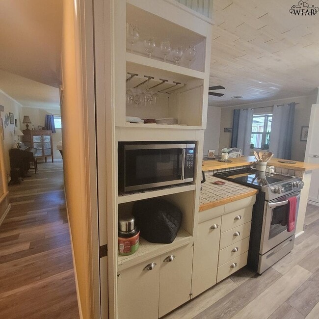 2415 Martin St