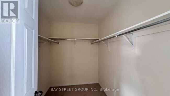 Photo - 8859 Dogwood Cres