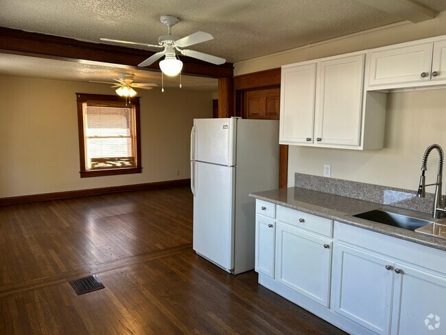 Building Photo - 3330 Gillham Rd Unit #2 Rental