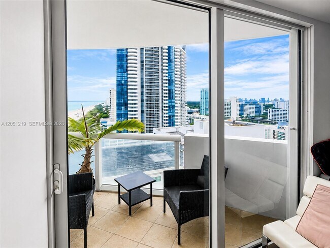 Photo - 6365 Collins Ave Unidad 1705