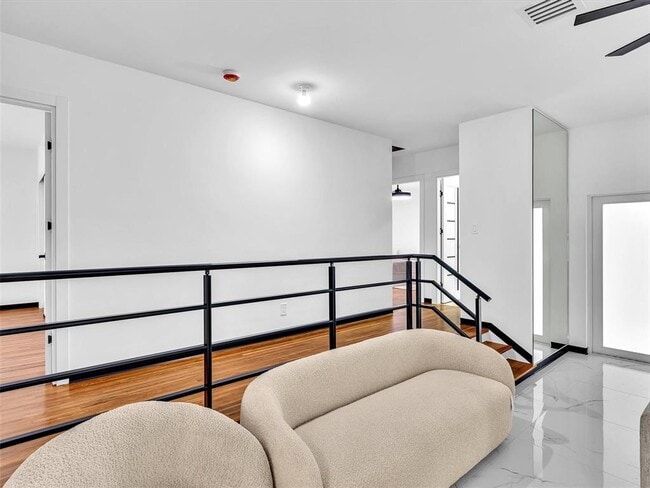Photo - 915 N 14th Ave
