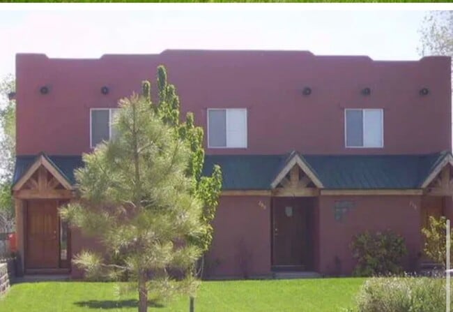 Building Photo - 2 story town house