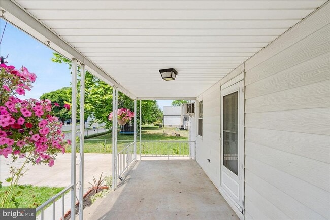 Photo - 303 Miles Rd