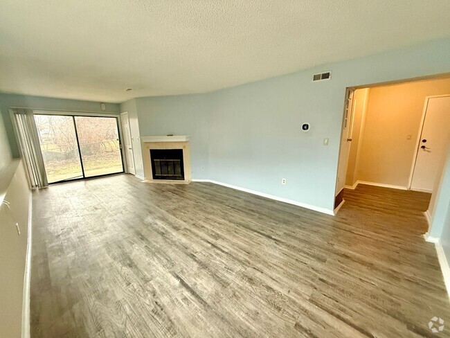 Building Photo - Spacious 2 Bedroom Condo in South Waldo