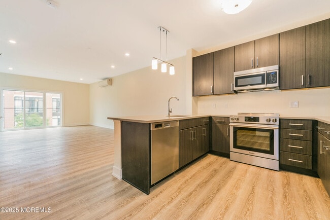 Photo - 700 Bangs Ave Unit 304