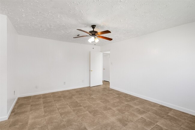 Photo - 1666 Meadow Green Dr