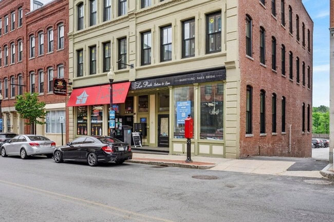 Building Photo - 38-42 Washington st-Unit 301 Unit 301