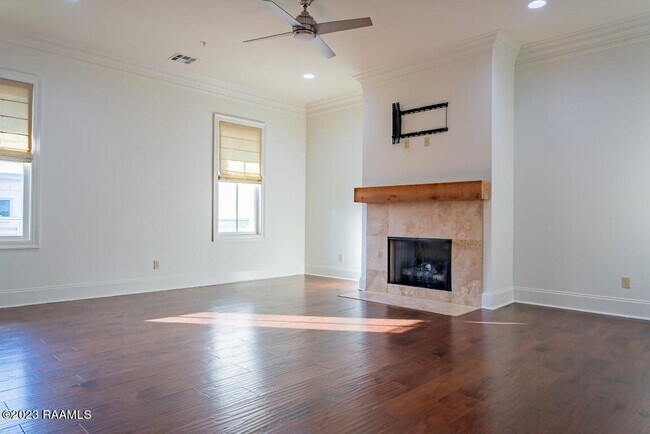 Photo - 95 Woods Crossing Unidad 201