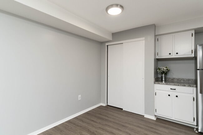 1BR, 1BA - 600SF - Dining Room