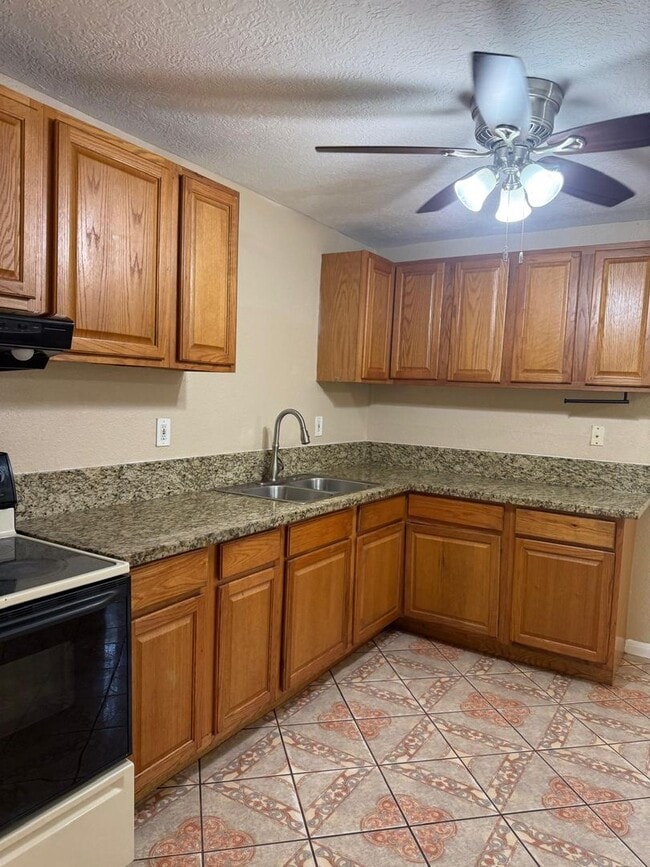 Photo - 1885 E Lucas Dr