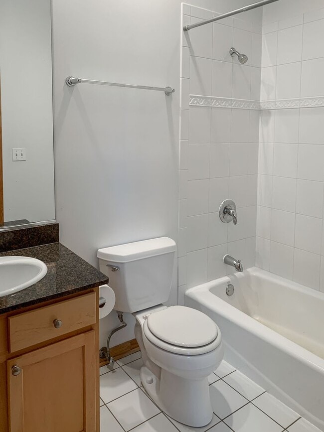 Photo - 1103 W Cornelia Ave Unit 1103-2
