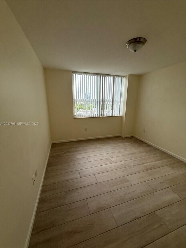Photo - 19501 W Country Club Dr Unidad 809