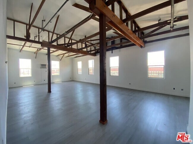 Building Photo - 726 S Santa Fe Ave Unit 303 Rental