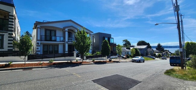 Photo - 1133 N 33rd Pl