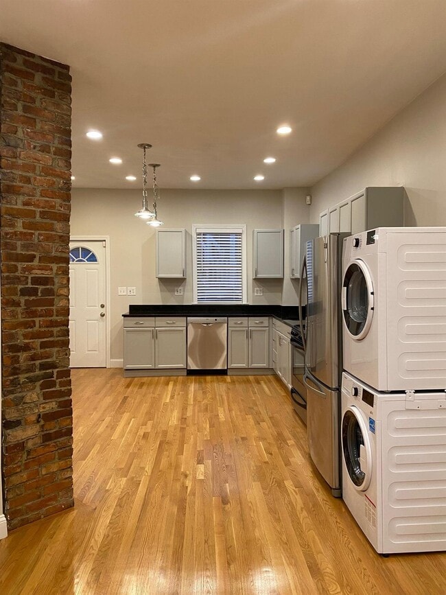 Photo - 13 Brighton St Unit 1