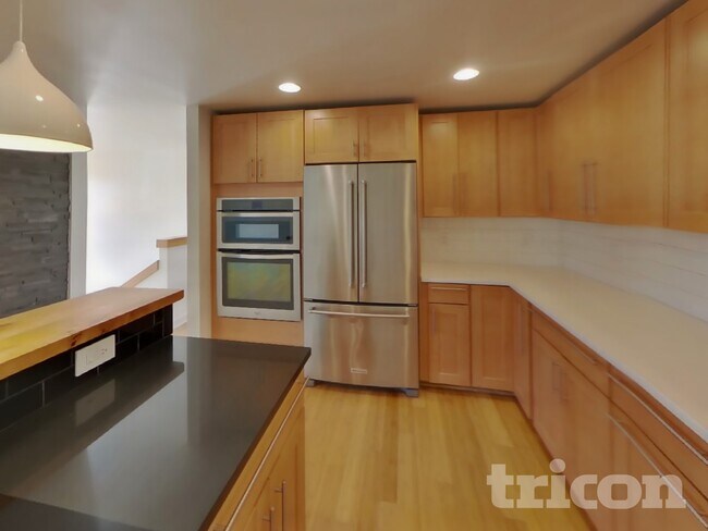 Photo - 2990 Pickering Pl NE