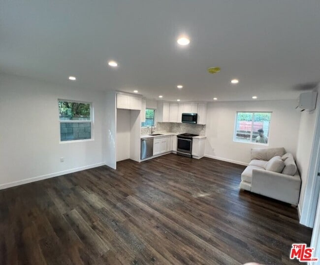 Building Photo - 7729 Wynne Ave