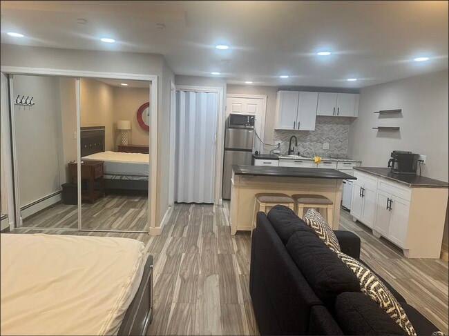 Building Photo - 756 Bohemia Pky Unit 1