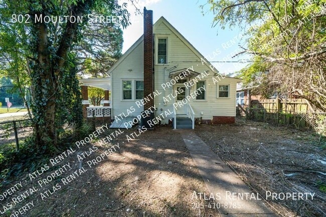 Photo - 802 Moulton St W