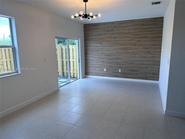 Photo - 2671 SE 10th St