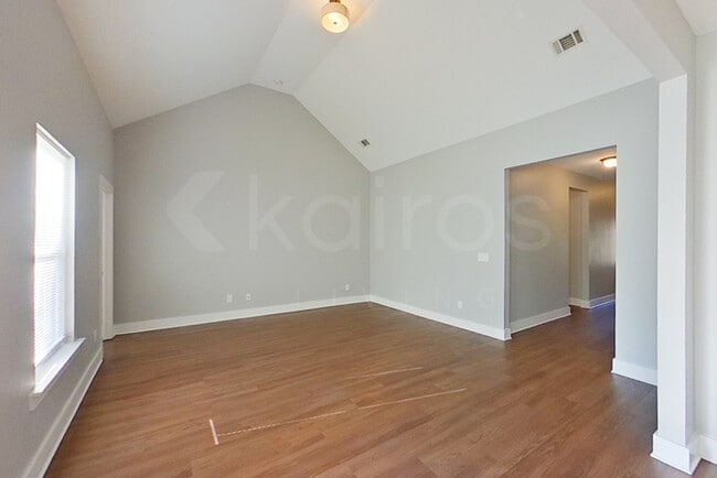 Photo - 8008 Shadesbrook Dr