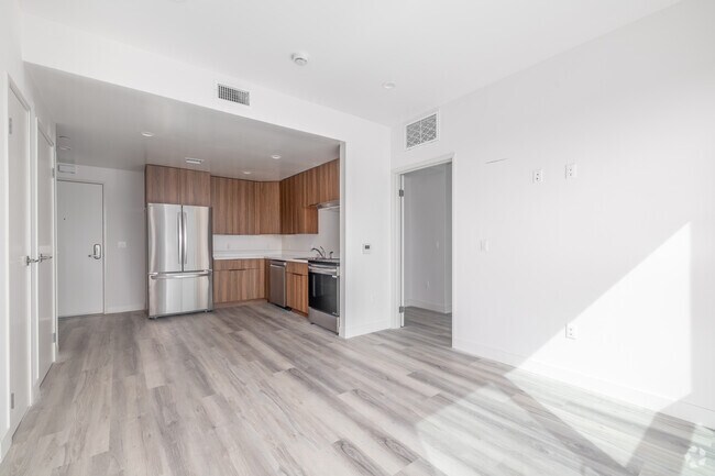 2BR, 2BA - 800SF - Living Room