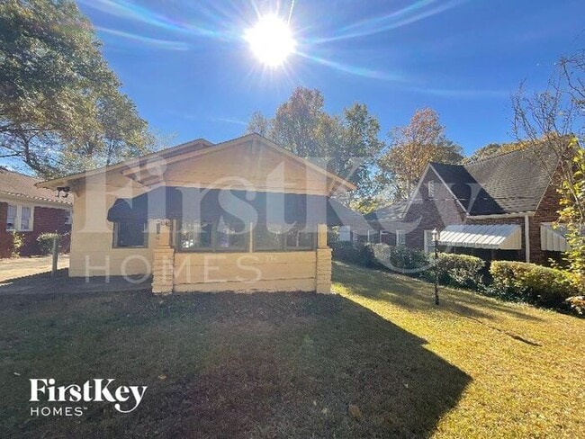 Building Photo - 1042 Victory Dr SW