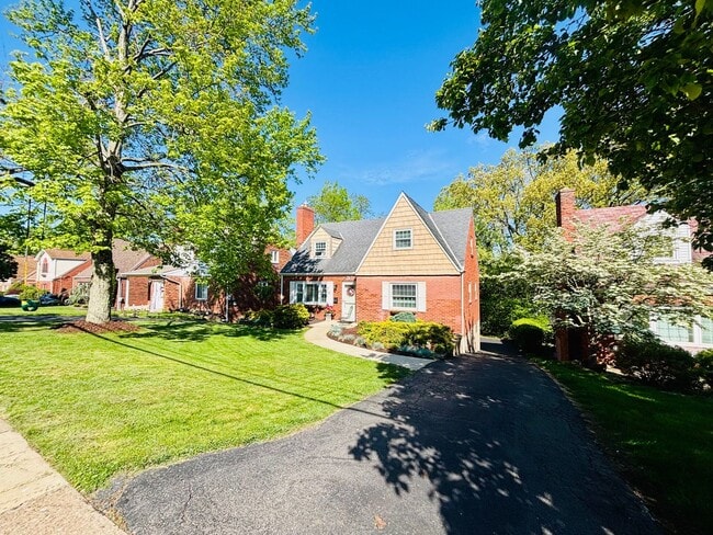 Photo - Beautiful 4 Bedroom Home In Mt. Lebanon!