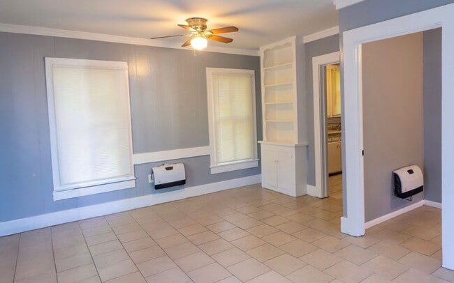 Building Photo - 2325 Spain St Unit 2325 Spain street