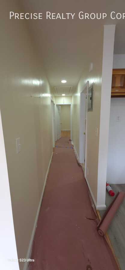 Building Photo - 1960 Cedar Ave Unit 2 Rental