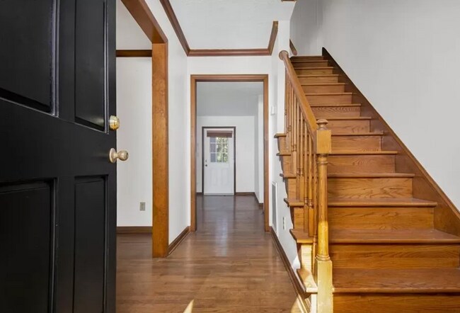 Photo - 225 Woodglen Dr