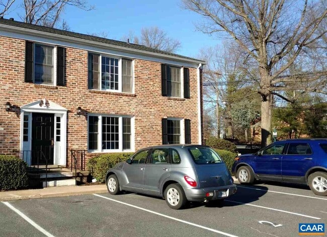 Building Photo - 2527 Hydraulic Rd Unit 1