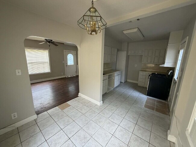 Photo - Cute 2 bedroom, 1 bath near Harvard & Admiral