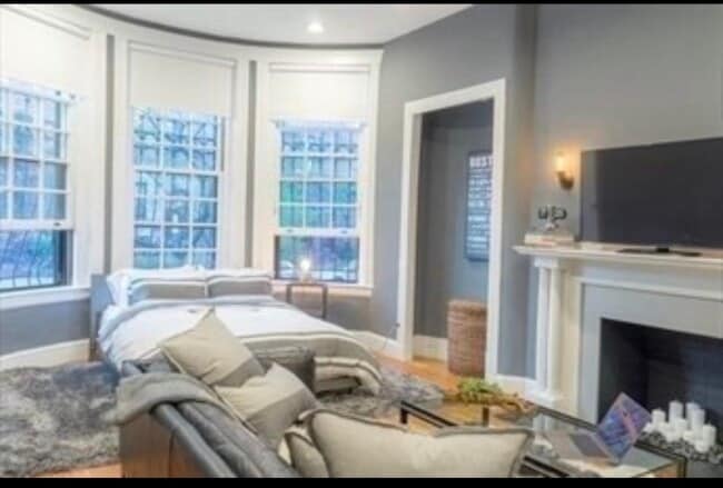 Building Photo - 335 Beacon St Unit 3