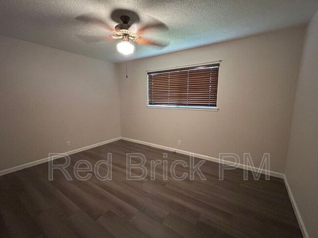 Photo - 2685 Agnes Way