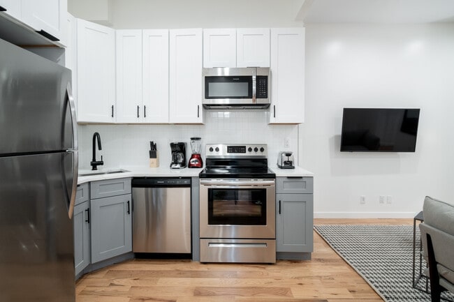 Photo - Common Evergreen