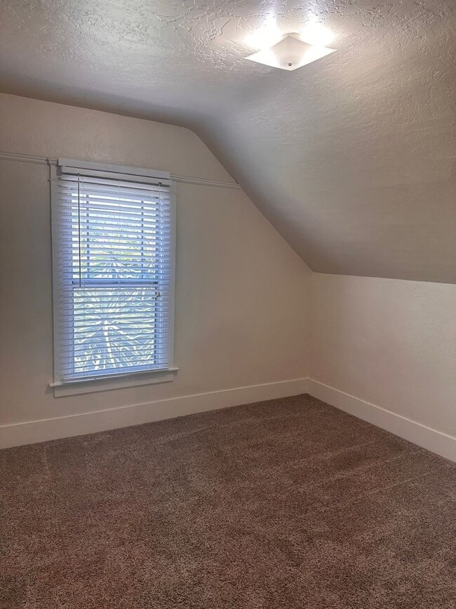 Photo - 4124 E Zeering Rd Unit zeering # b