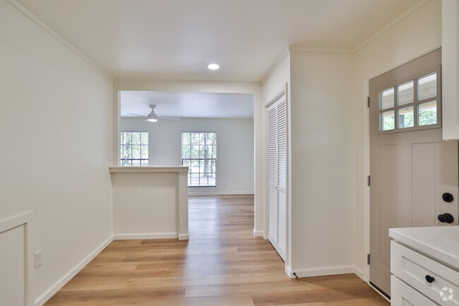 2BR, 1BA - 750SF - Kitchen - Timber Ridge Apartments