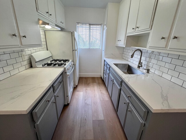3733 Military Kitchen - 3733 Military Ave