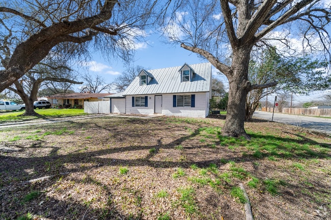 Building Photo - 943 North Rental