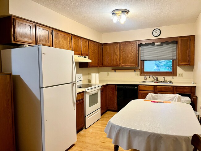 Photo - 1613 Redwood Dr