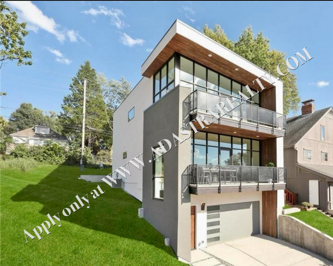 Stunning CUSTOM Modern Home in West Plaza-... - Stunning CUSTOM Modern Home in West Plaza-...