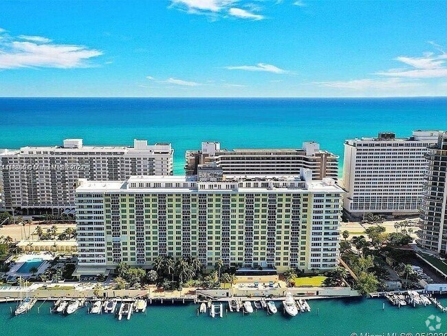 Building Photo - 5600 Collins Ave Unit 5A Rental