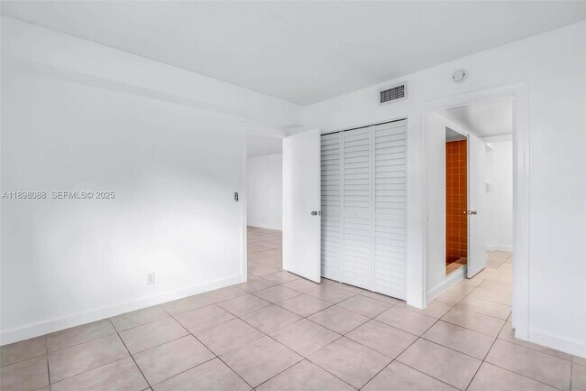 Photo - 8002 Lagos De Campo Blvd Unidad B-101