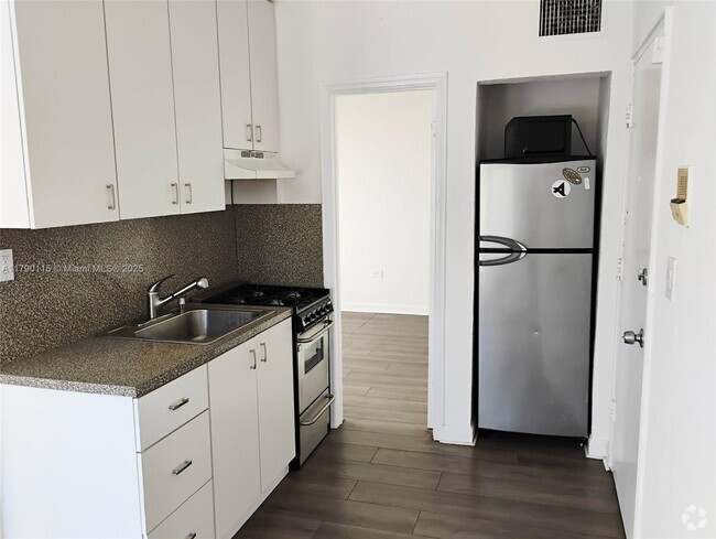 Building Photo - 1555 Pennsylvania Ave Unit 202 Rental