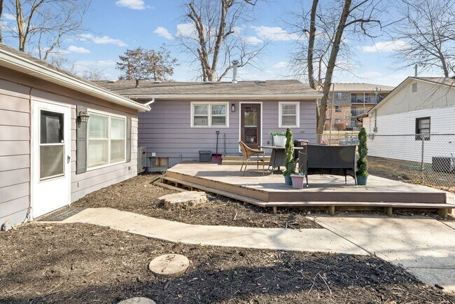 Photo - Newly Renovated Home - Steps Away from KU Med Unidad 3906 Booth