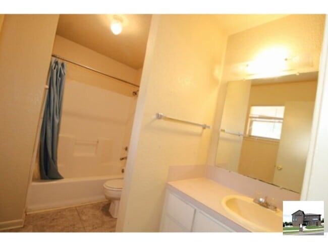 Photo - 806 Hackberry St