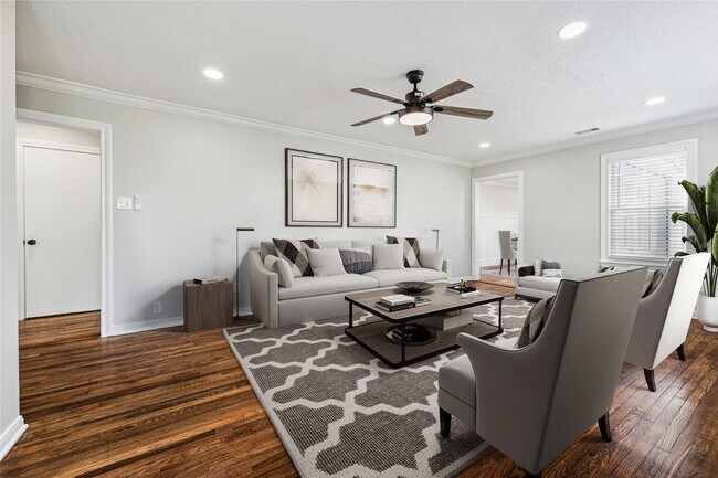 Photo - 801 Woodcrest Dr