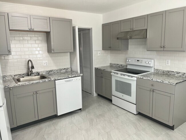 Photo - Updated Townhouse In Herndon